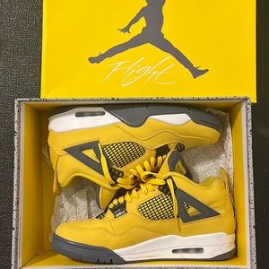 Jordan 4 Yellow Retro